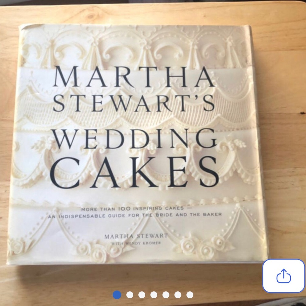 Martha Stewart's Wedding Cakes Book